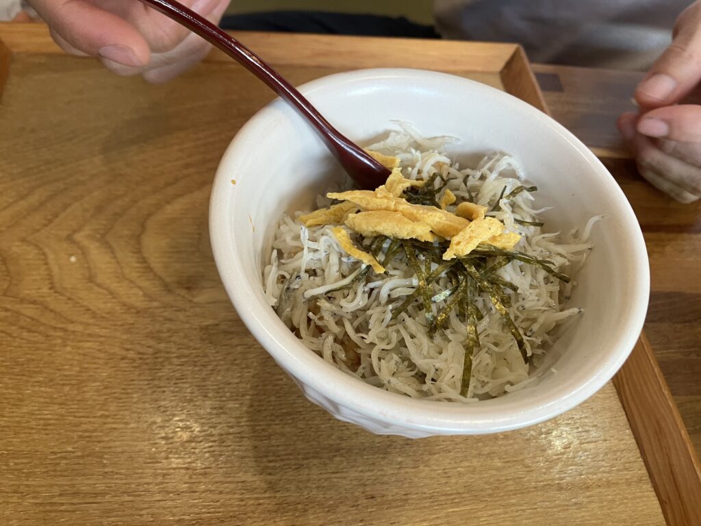 海鮮工房 なみ平 しらす丼