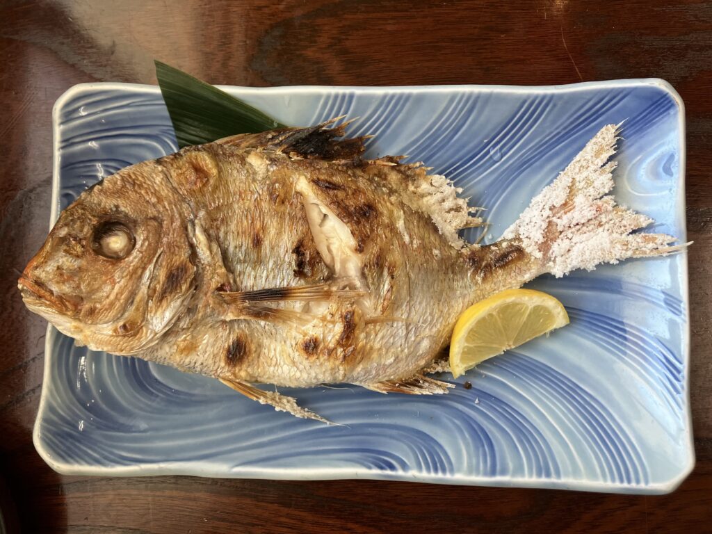 まるは本館 鯛の塩焼き